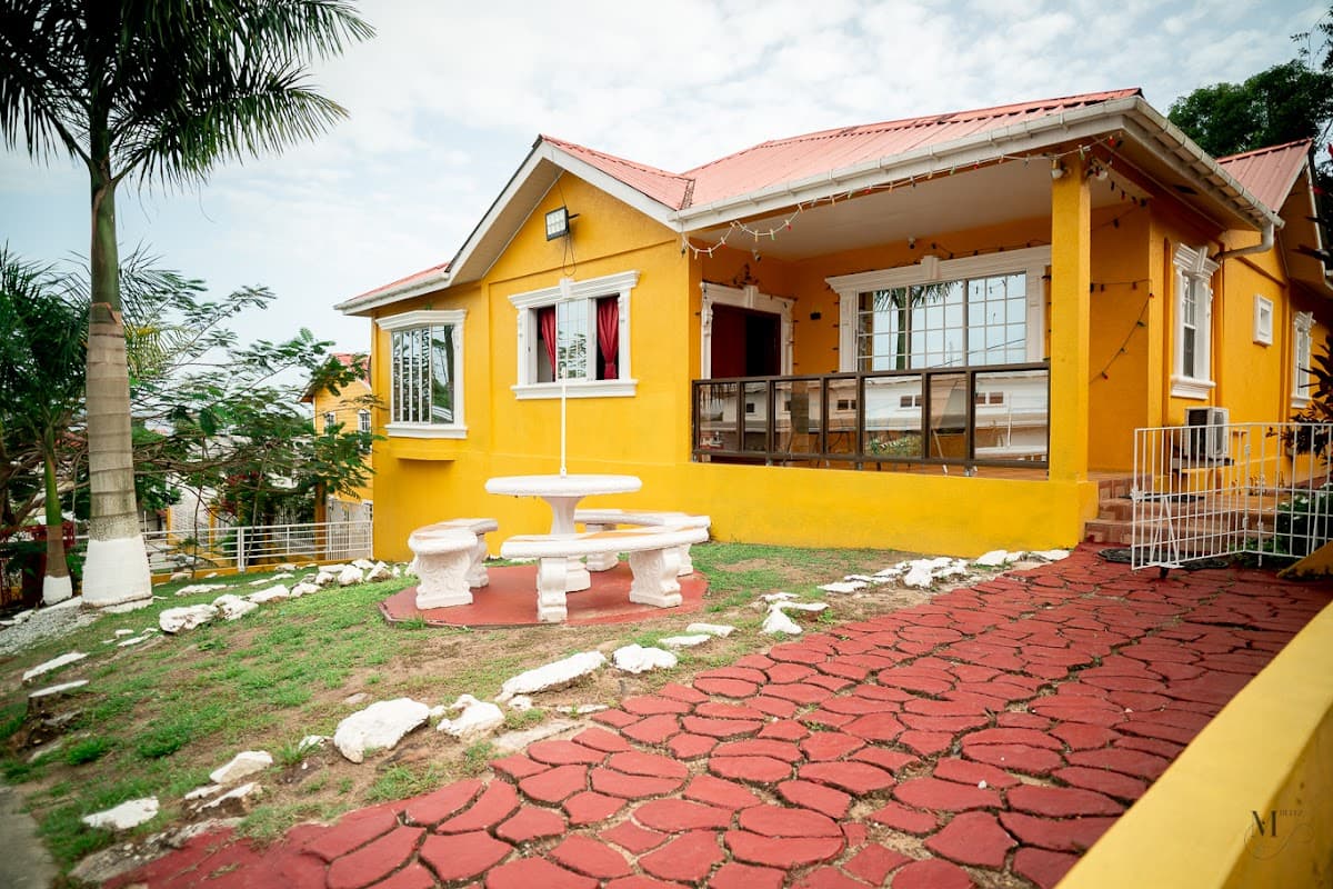 La Vista Hotel and Apartment