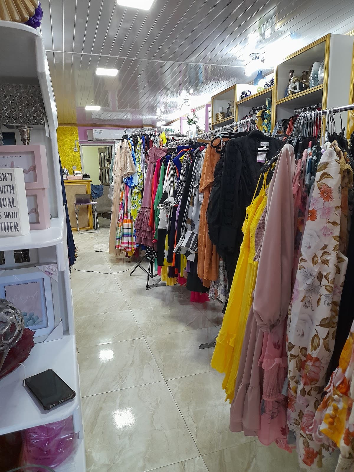 Chique Curvy Fashion and Home Decor