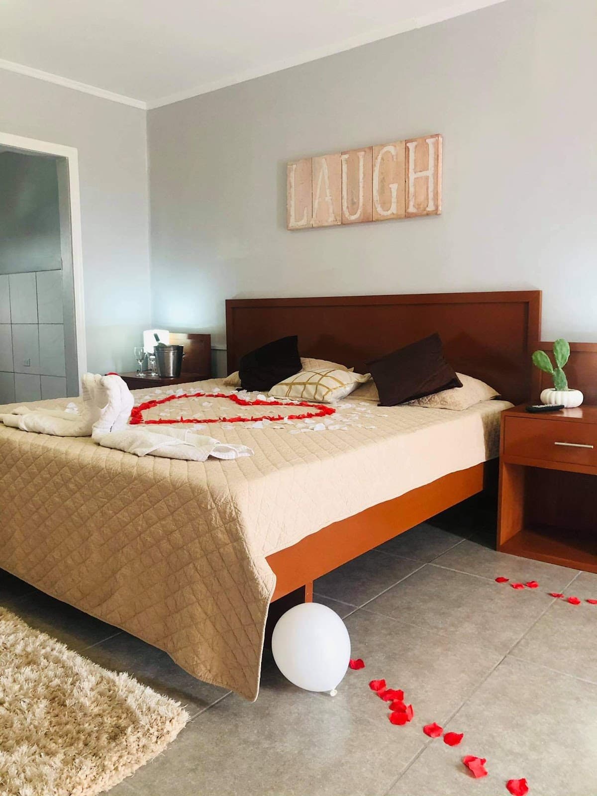 Castle royal hotel & Apartments